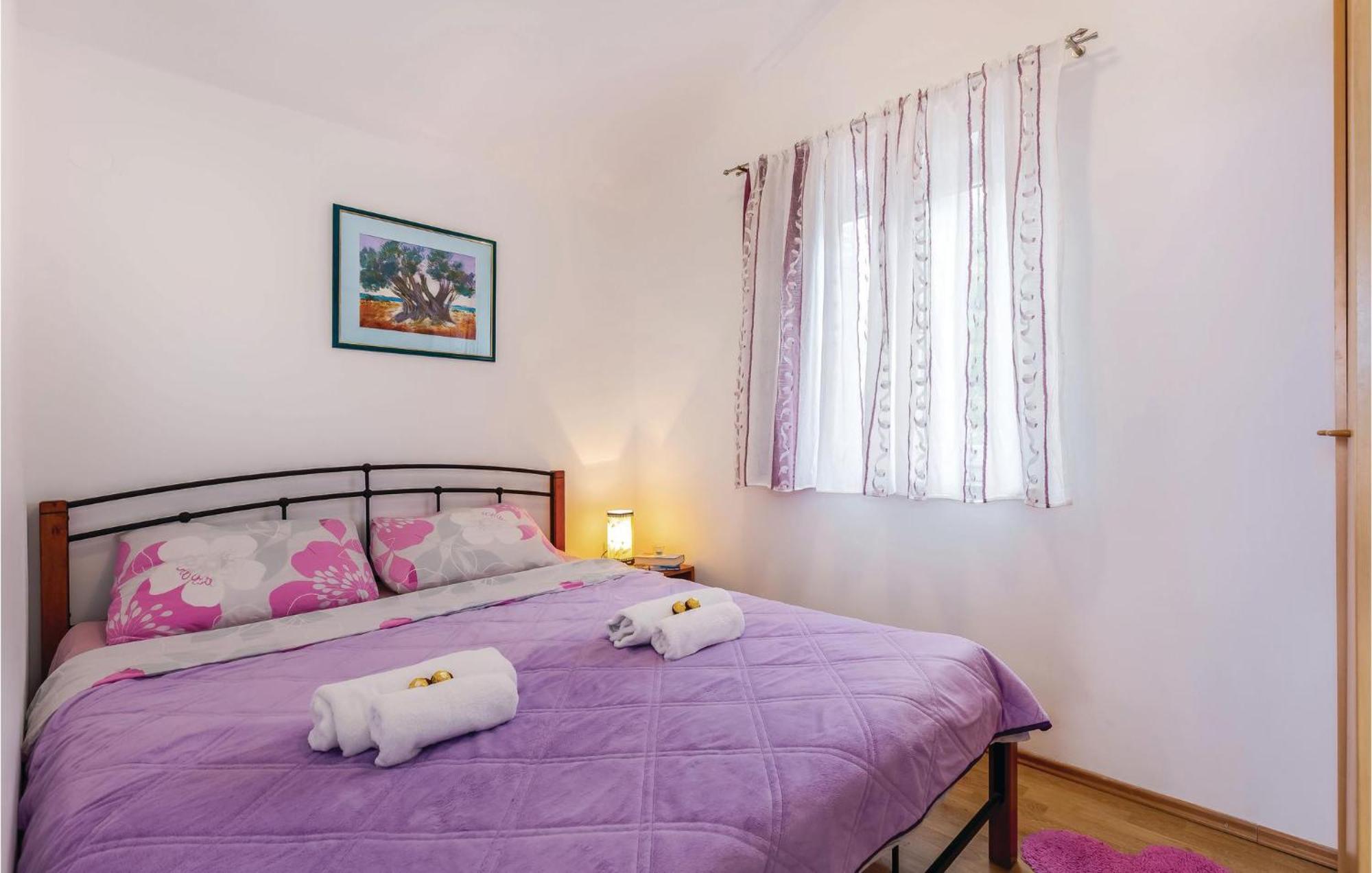 1 Bedroom Stunning Apartment In Bakarac Ngoại thất bức ảnh
