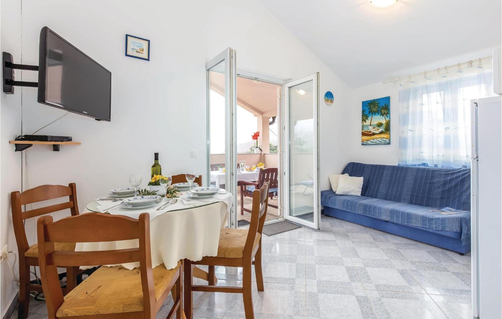 1 Bedroom Stunning Apartment In Bakarac Ngoại thất bức ảnh