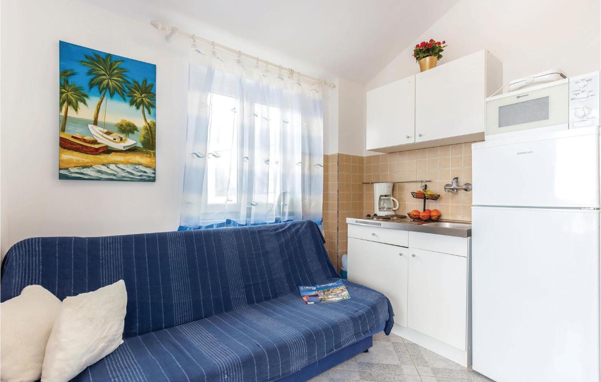 1 Bedroom Stunning Apartment In Bakarac Ngoại thất bức ảnh