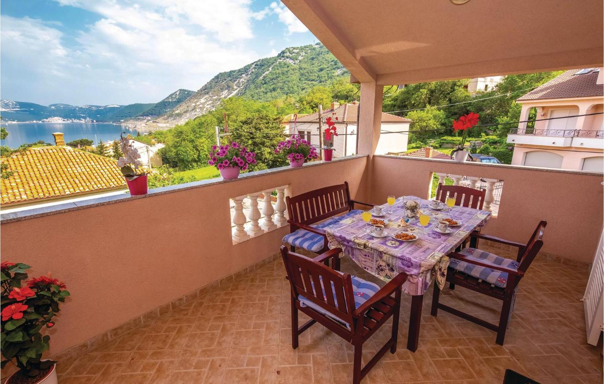 1 Bedroom Stunning Apartment In Bakarac Ngoại thất bức ảnh