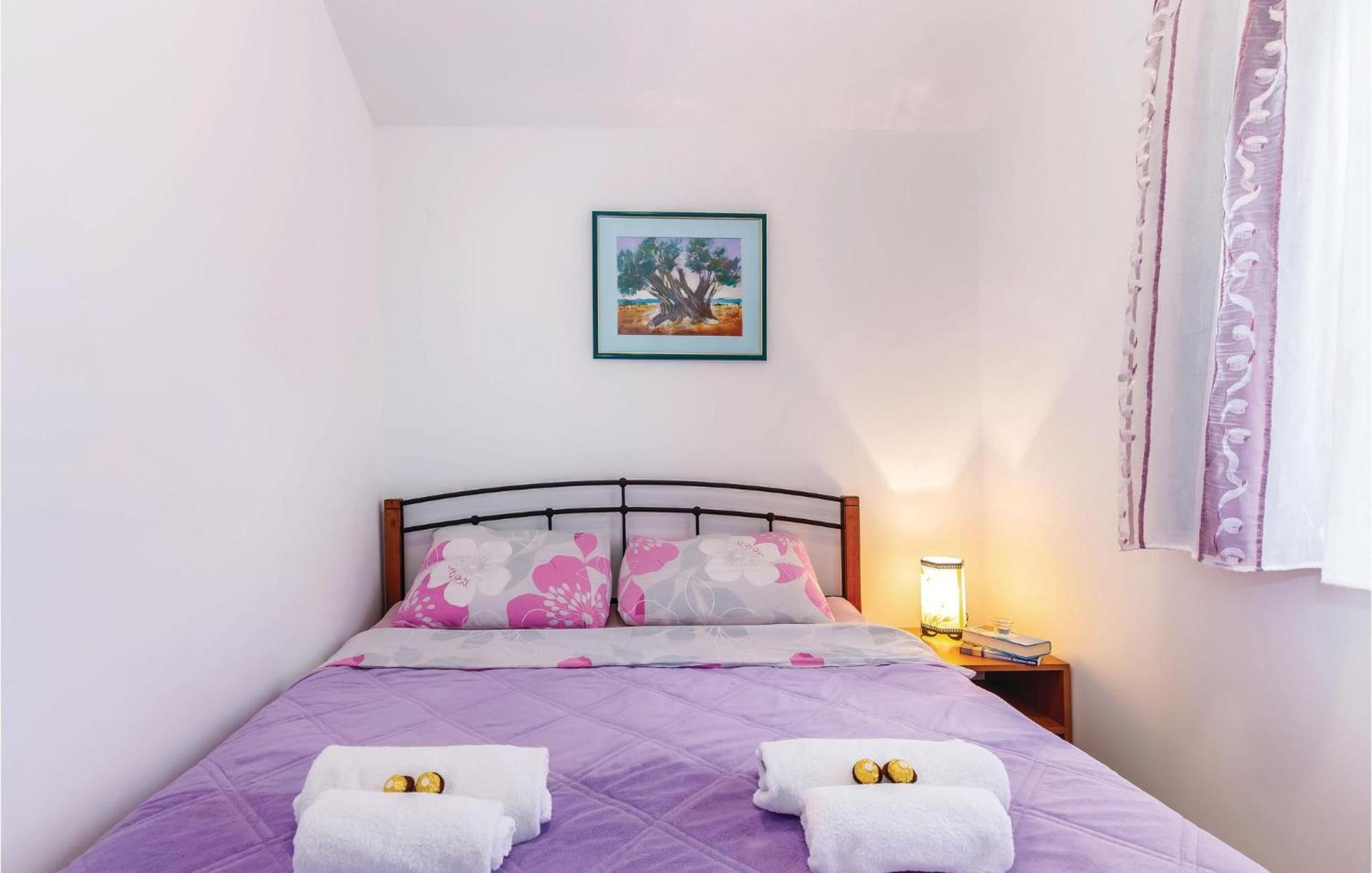 1 Bedroom Stunning Apartment In Bakarac Ngoại thất bức ảnh